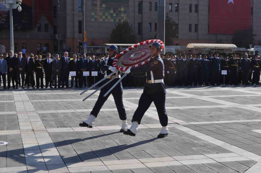 Eskişehir’de Zafer Bayramı Törenle Kutlandı