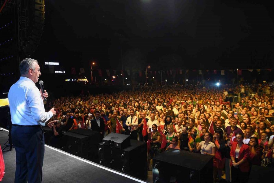 Antalya’nın İlçelerinde Zafer Bayramı Coşkusu