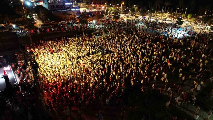 Antalya’nın İlçelerinde Zafer Bayramı Coşkusu