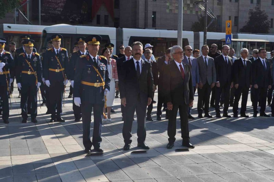 Eskişehir’de Zafer Bayramı Törenle Kutlandı