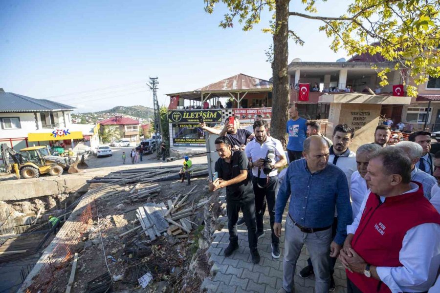 Başkan Seçer, Katlı Otopark Ve Pazar Yeri İnşaatını İnceledi