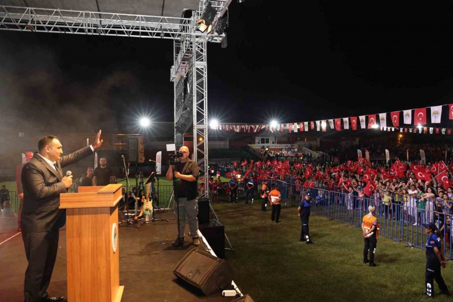 Toroslar’da Zafer Bayramı Düzenlenen Konserlerle Coşkuyla Kutlandı