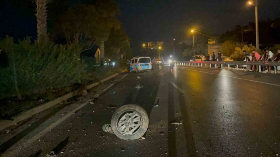 Kaza Yapan Sürücü Aracı Bırakıp Kaçtı