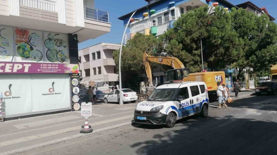 Antalya’da Riskli Yapımın Yıkımında Gerginlik