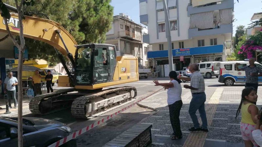 Antalya’da Riskli Yapımın Yıkımında Gerginlik