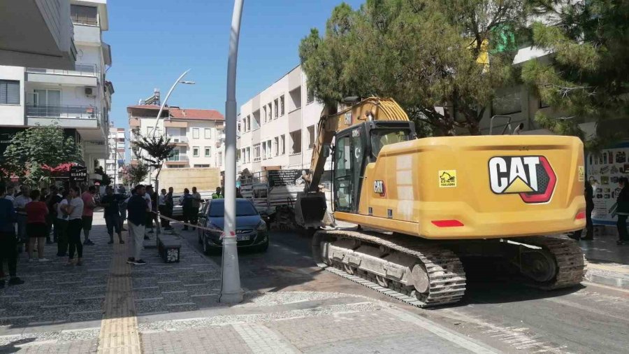 Antalya’da Riskli Yapımın Yıkımında Gerginlik