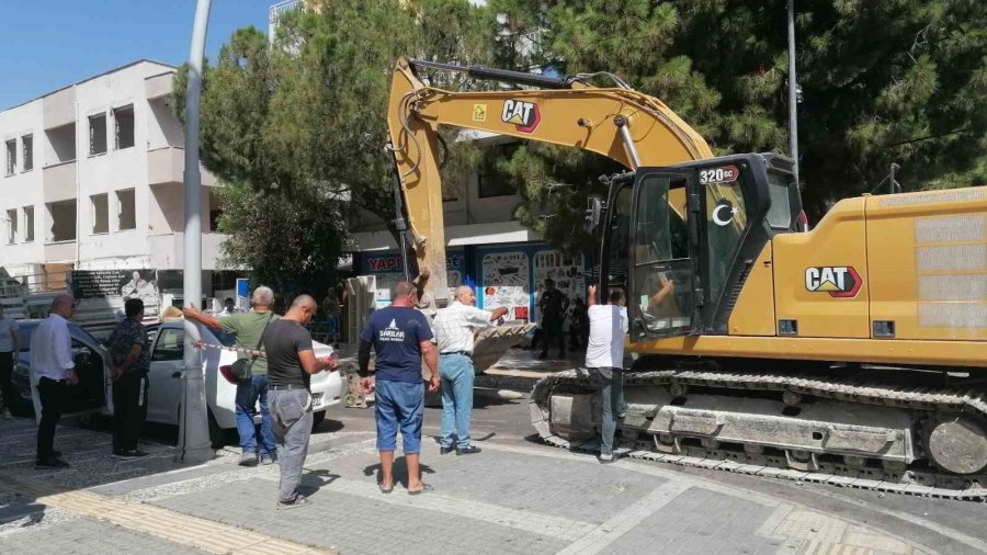 Antalya’da Riskli Yapımın Yıkımında Gerginlik