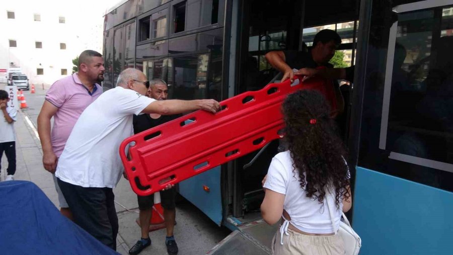 Fenalaşan Kadına İlk Müdahaleyi Emekli Hemşire Yaptı, Otobüs Hastaneye Yetişirdi