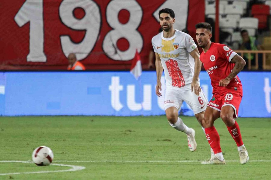 Trendyol Süper Lig: Antalyaspor: 1 - Kayserispor: 1 (ilk Yarı)