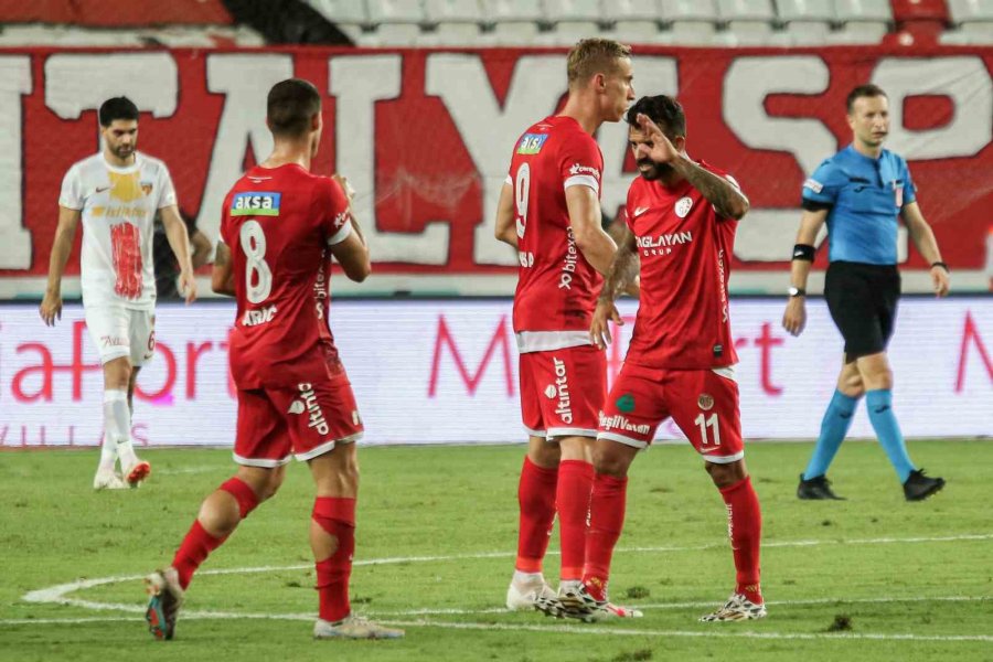 Trendyol Süper Lig: Antalyaspor: 1 - Kayserispor: 1 (ilk Yarı)