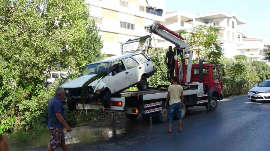 Direksiyonda Uyudu, Sulama Kanalına Uçarak Ölümden Döndü