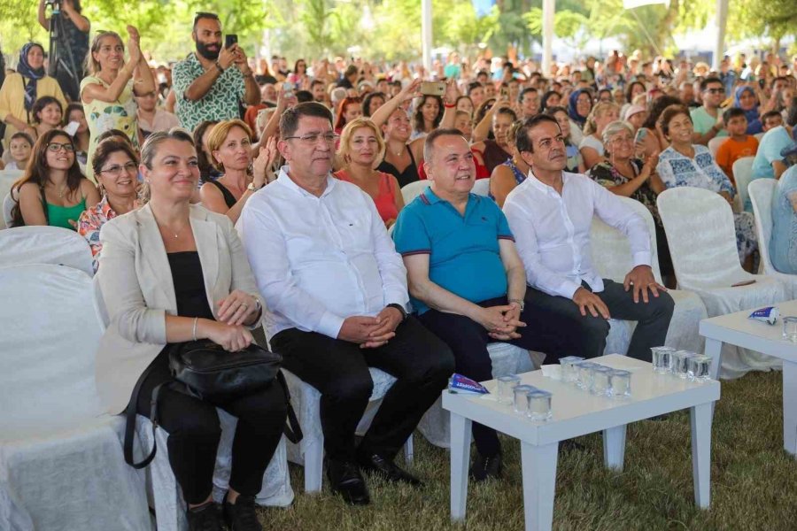 Antalya Gastronomi Festivali’nin İkinci Gününde Mor Üzüm Hasadı