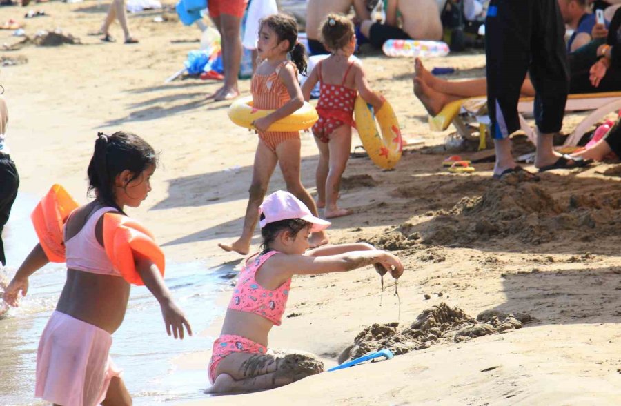 Akdeniz’in İncisi Kızkalesi’nde Okullar Açılmasına Günler Kala Tatilci Yoğunluğu