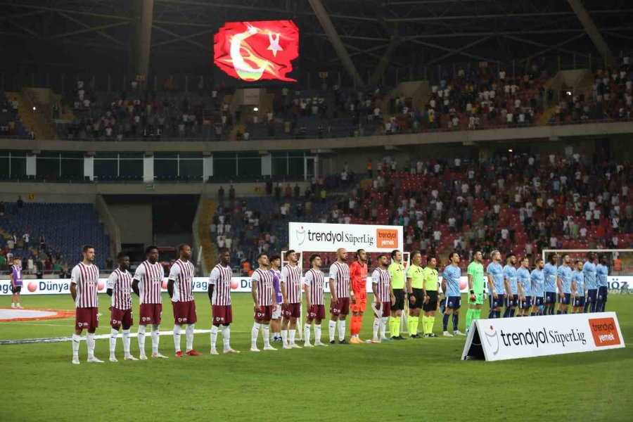 Trendyol Süper Lig: A. Hatayspor: 0 - Y. Adana Demirspor: 1 (ilk Yarı)