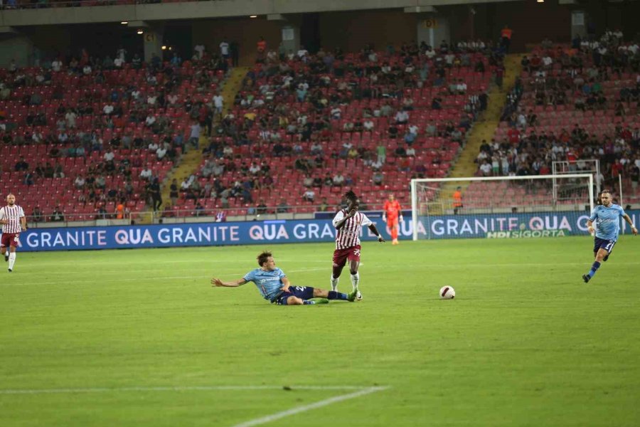 Trendyol Süper Lig: A. Hatayspor: 0 - Y. Adana Demirspor: 1 (ilk Yarı)