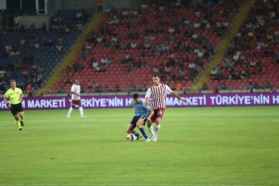 Trendyol Süper Lig: A. Hatayspor: 0 - Y. Adana Demirspor: 1 (ilk Yarı)