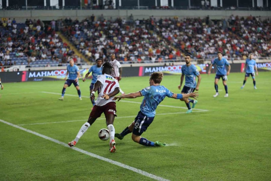 Trendyol Süper Lig: A. Hatayspor: 0 - Y. Adana Demirspor: 1 (ilk Yarı)