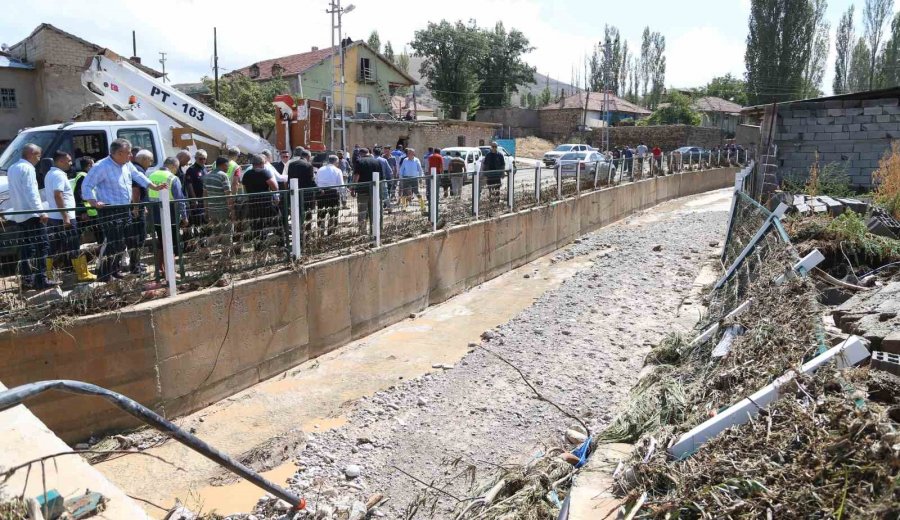 Sel Bölgesinde Çalışmalar Aralıksız Sürüyor