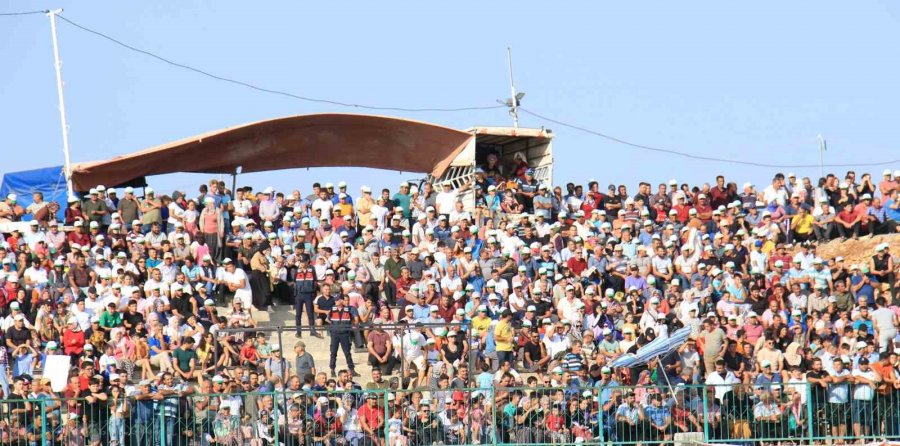 Bebeklisi, Bastonlusu, Çok Sayıda Kadın Maça Gelip Takımlarına Destek Verdi