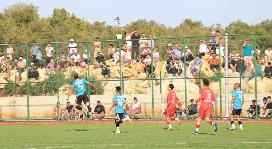 Bebeklisi, Bastonlusu, Çok Sayıda Kadın Maça Gelip Takımlarına Destek Verdi