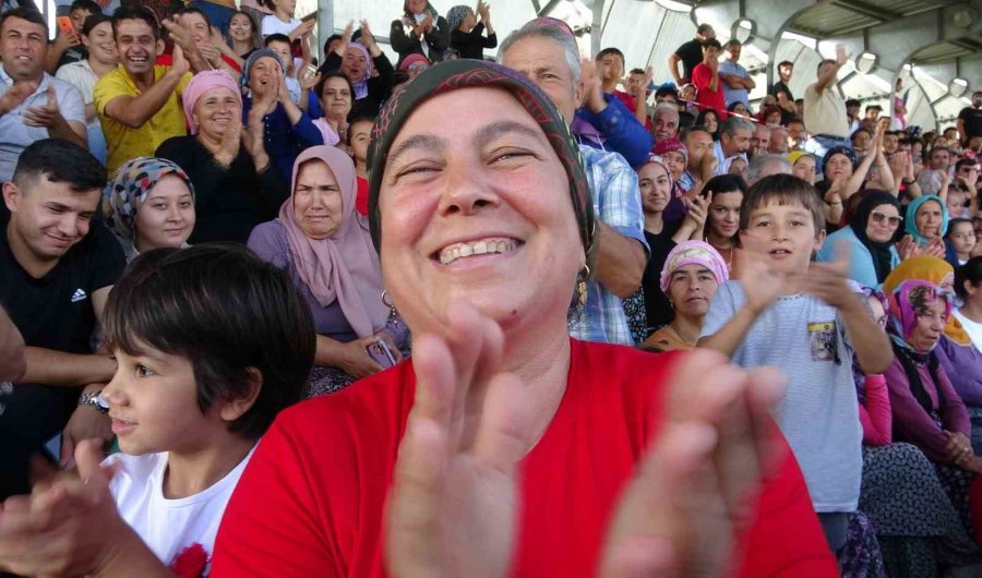 Bebeklisi, Bastonlusu, Çok Sayıda Kadın Maça Gelip Takımlarına Destek Verdi