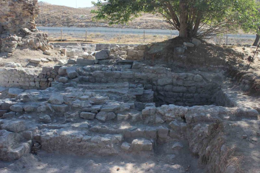 8 Asırlık Keykubadiye Sarayı’ndaki Hamam Gün Yüzüne Çıktı