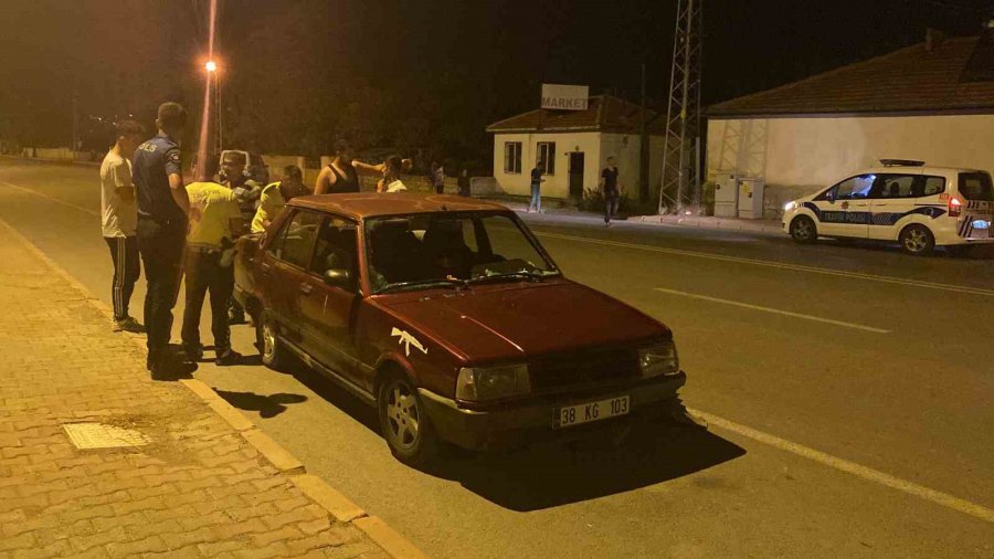 Yayaya Çarpan Sürücü Otomobili Bırakıp Kaçtı: 1 Ölü