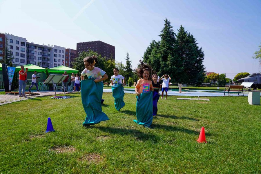 Sempozyumda Çocuklara Eğlenceli Aktiviteler