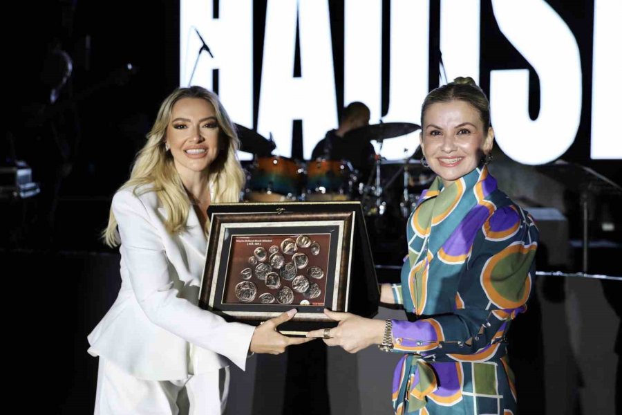 Hadise, Elmalı’yı Coşturdu