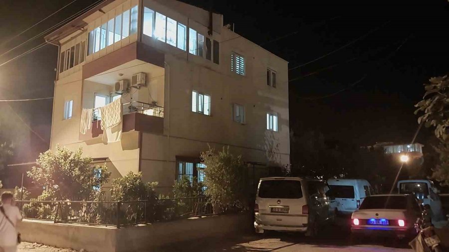 Mersin’de Vahşet: Oğlunu Öldürdü Ardından Bıçakla Kendini Ağır Yaraladı