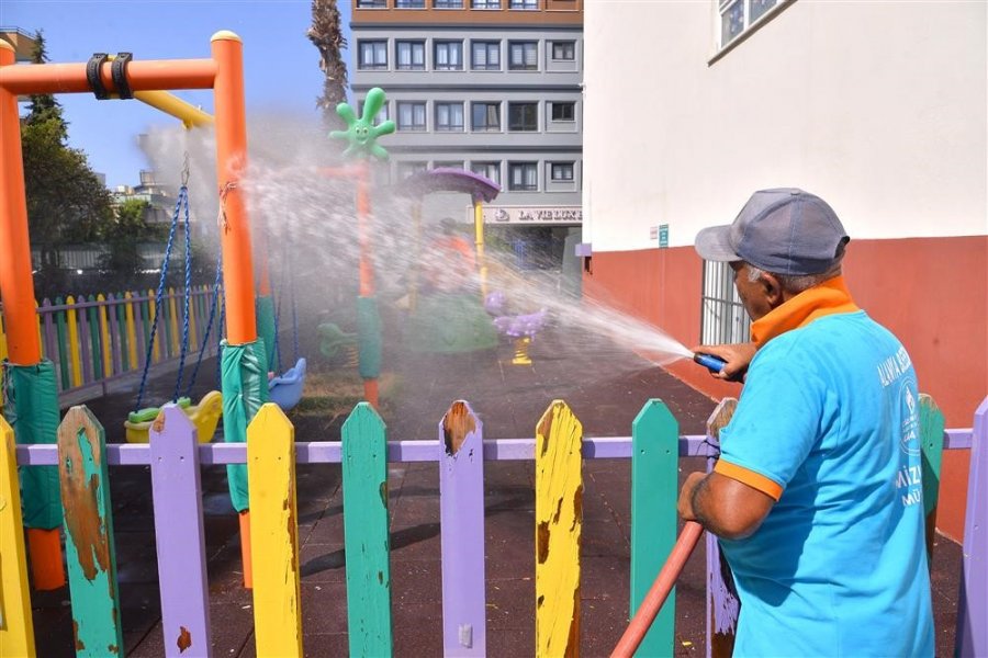 Alanya Belediyesi’nden Okullara Temizlik Desteği