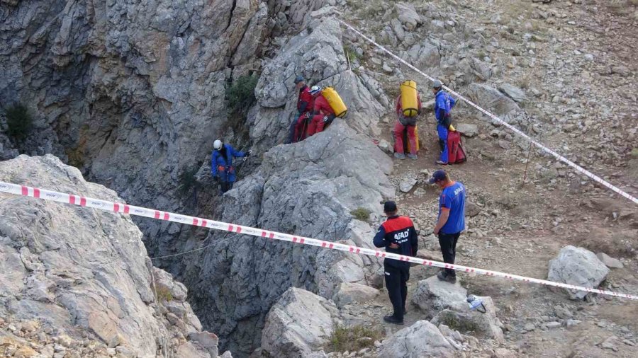 Bin Kırk Metre Derinlikte Mahsur Kalan Amerikalı Bilim Adamı İçin Tüm Avrupa Seferber Oldu