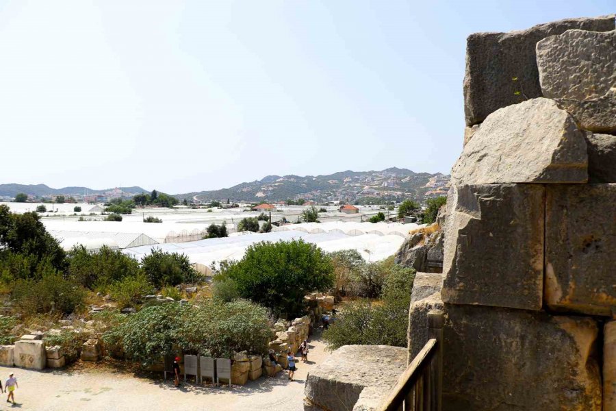 Geçmişi Binlerce Yıla Dayanan Myra Antik Kentinde Kazılar Tapulu Arazilere Takıldı