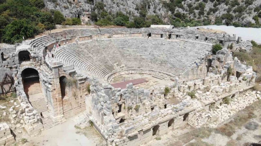 Geçmişi Binlerce Yıla Dayanan Myra Antik Kentinde Kazılar Tapulu Arazilere Takıldı