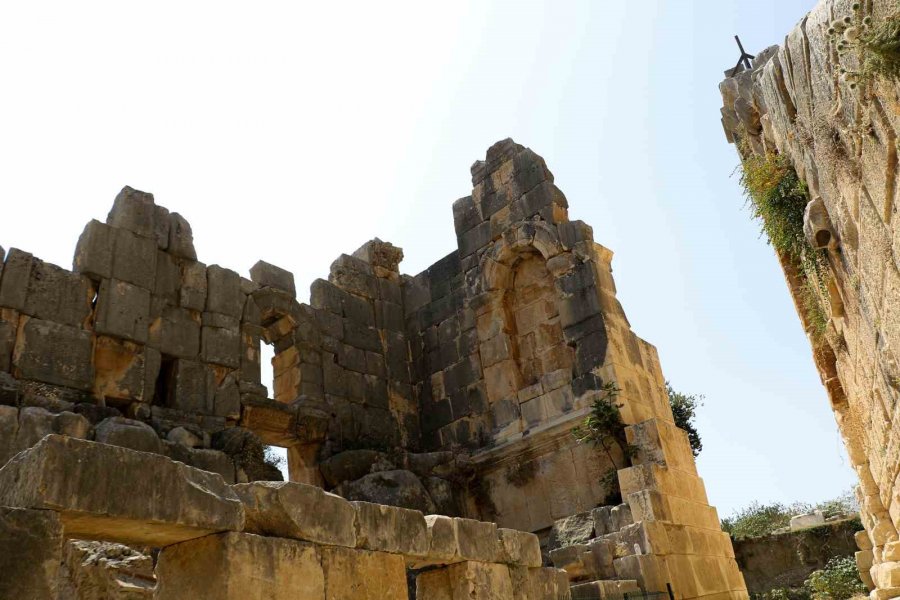 Geçmişi Binlerce Yıla Dayanan Myra Antik Kentinde Kazılar Tapulu Arazilere Takıldı