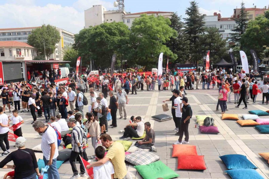 Türkiye Futbol Federasyonu Valilik Önündeki Etkinliklerine Devam Ediyor