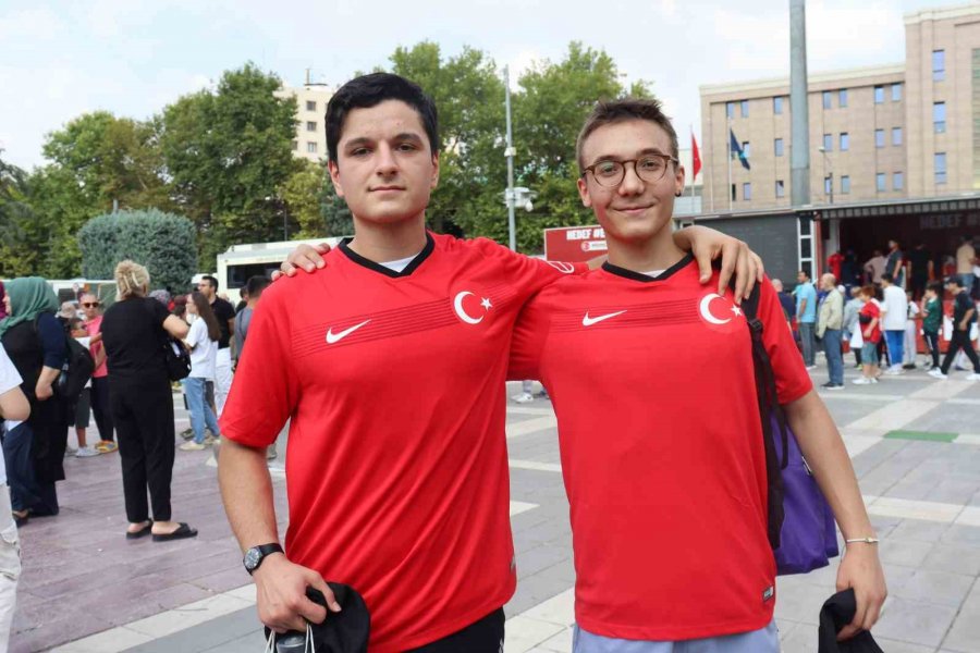 Türkiye Futbol Federasyonu Valilik Önündeki Etkinliklerine Devam Ediyor