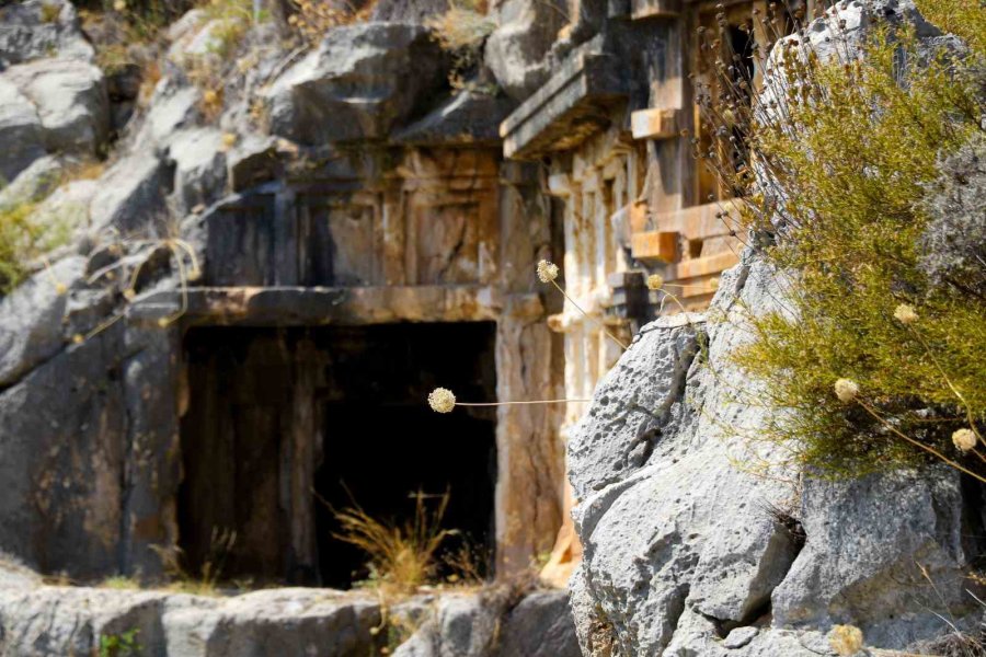 Geçmişi Binlerce Yıla Dayanan Myra Antik Kentinde Kazılar Tapulu Arazilere Takıldı