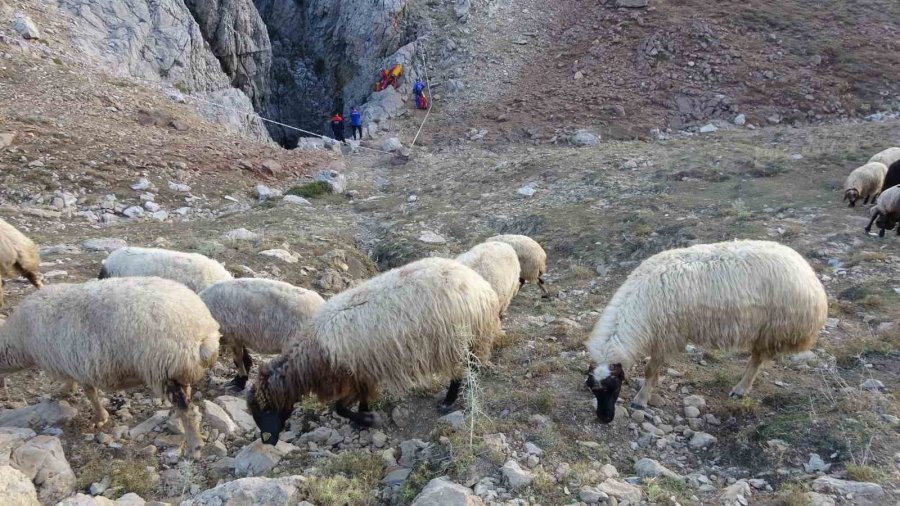 Bin Kırk Metre Derinlikte Mahsur Kalan Amerikalı Bilim Adamı İçin Tüm Avrupa Seferber Oldu