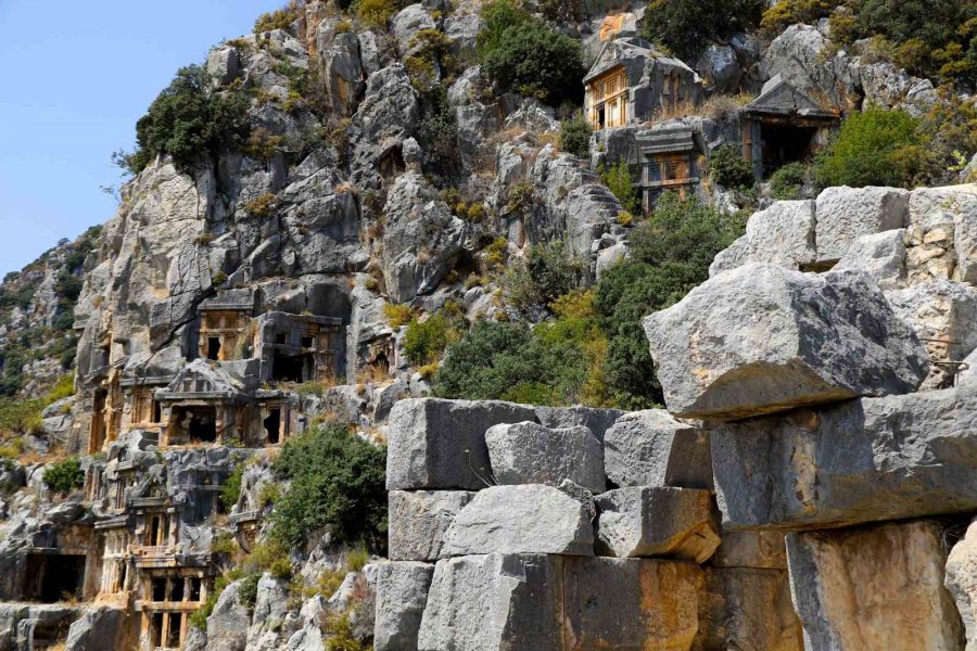 Geçmişi Binlerce Yıla Dayanan Myra Antik Kentinde Kazılar Tapulu Arazilere Takıldı