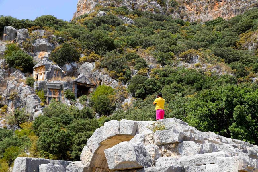 Geçmişi Binlerce Yıla Dayanan Myra Antik Kentinde Kazılar Tapulu Arazilere Takıldı