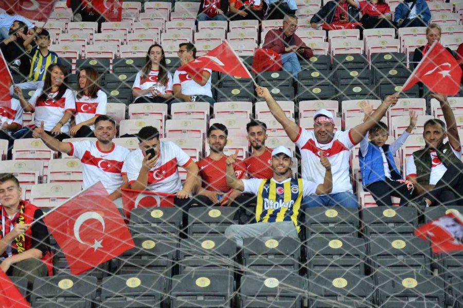 Eskişehirli Futbolseverler, Türkiye-ermenistan Maçına Hazır