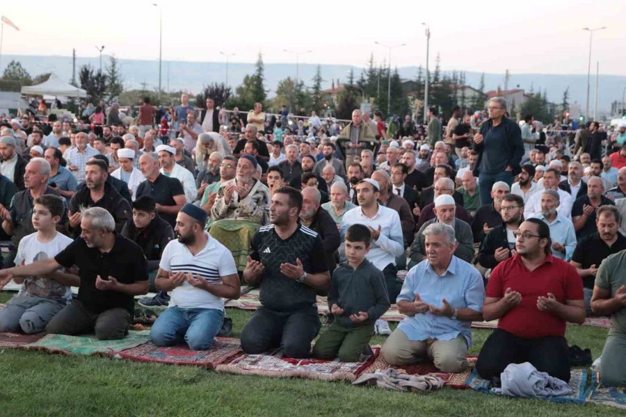 Kayseri’de Kur’an-ı Kerim’e Yapılan Çirkin Saldırılara Anlamlı Tepki