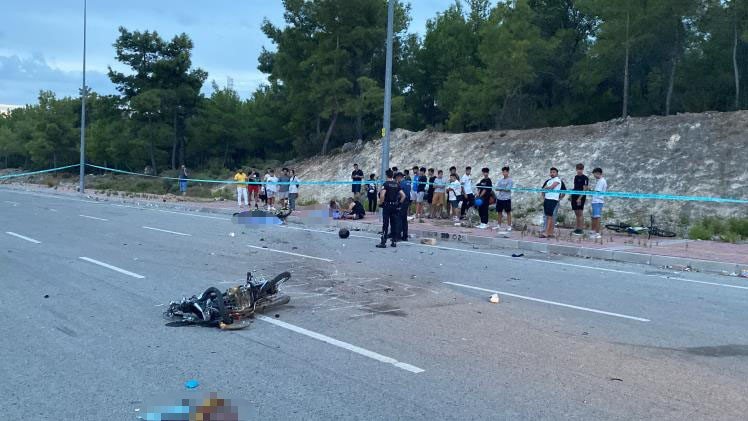 Antalya’da Motosiklet Faciası: 2 Genç Kız Hayatını Kaybetti