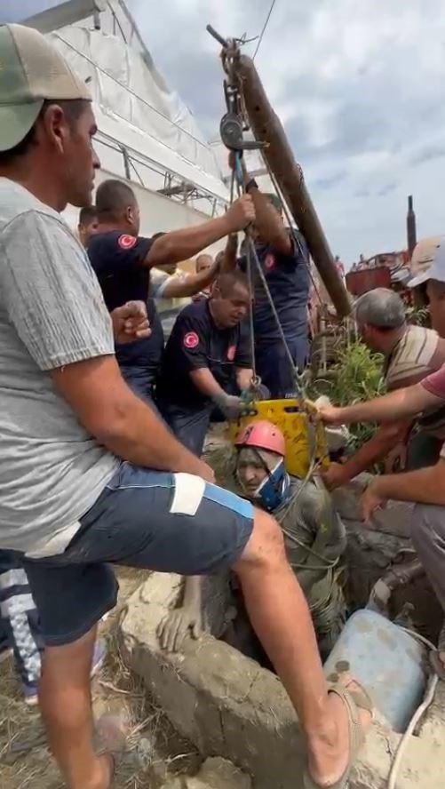 Halat Kopunca Kuyuya Düşen Adam Nefes Kesen Operasyonla Kurtarıldı