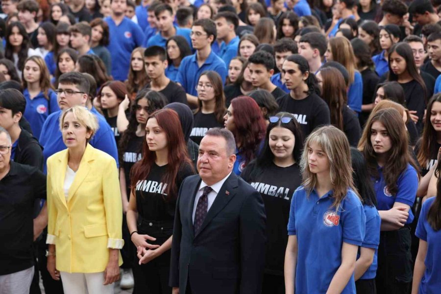 Başkan Böcek Yeni Eğitim Öğretim Yılını Öğrencilerle Karşıladı