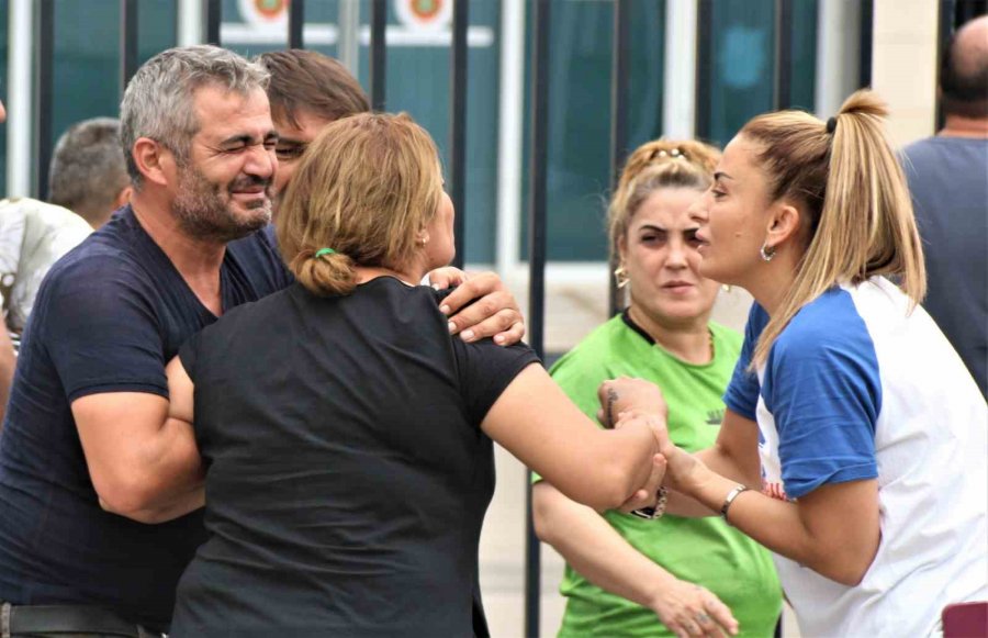 Antalya’da 3 Genç İçin Gözyaşları Sel Oldu, Aile Kapatılan Yola Tepki Gösterdi