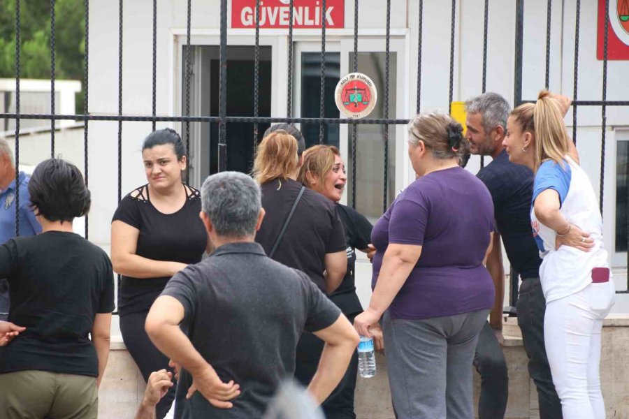 Antalya’da 3 Genç İçin Gözyaşları Sel Oldu, Aile Kapatılan Yola Tepki Gösterdi