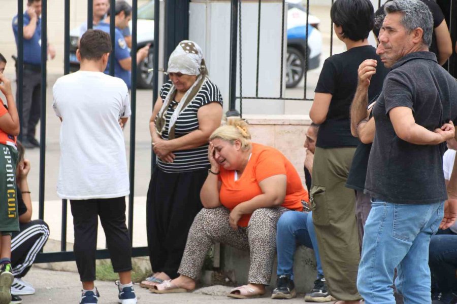 Antalya’da 3 Genç İçin Gözyaşları Sel Oldu, Aile Kapatılan Yola Tepki Gösterdi