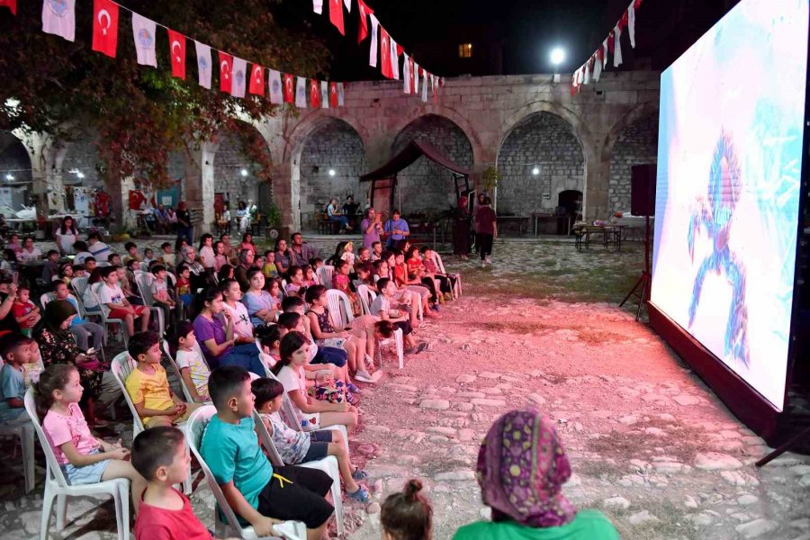 Mersin’de Çocuklara Açık Hava Film Etkinliği